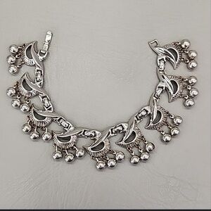 Crown Trifari VTG 50s rhodium plate Silver Bracelet with Bead Details